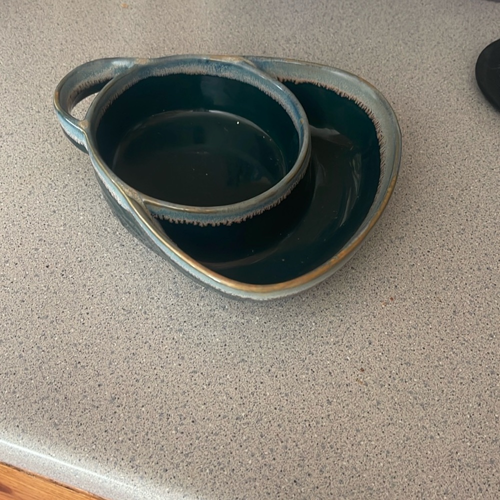 Chip and dip bowls